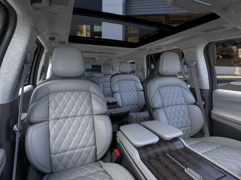 New 2026 Lincoln Navigator L Black Label AWD/4WD image 11