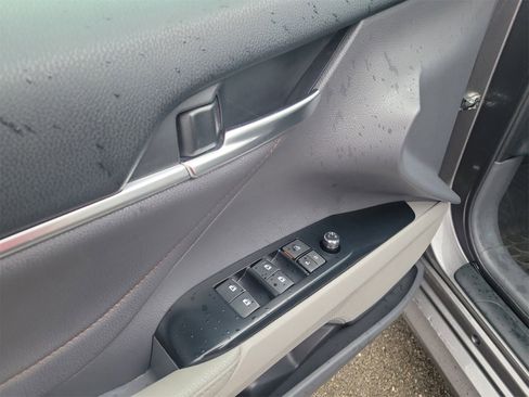 Certified 2018 Toyota Camry XLE image 19