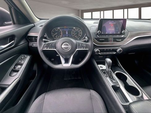 Used 2024 Nissan Altima 2.5 SV image 8