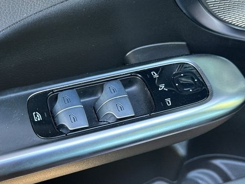 Used 2024 Mercedes-Benz C 300 Sedan image 13