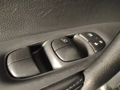 Used 2017 Nissan Rogue S AWD/4WD image 27