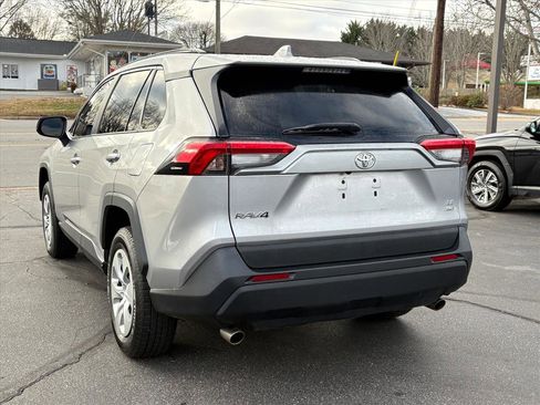 Used 2021 Toyota RAV4 LE image 4