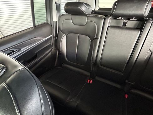 Used 2023 Jeep Grand Cherokee Limited image 12