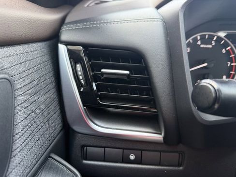 Certified 2022 Nissan Rogue SV image 25