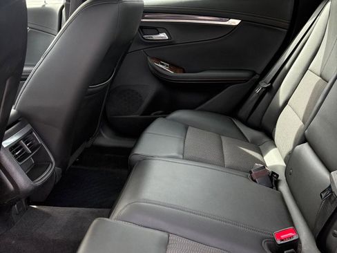 Used 2014 Chevrolet Impala LT w/ Convenience Package image 11