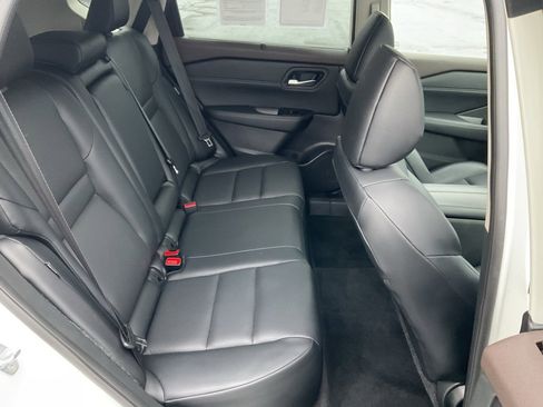 Used 2023 Nissan Rogue SV w/ SV Premium B Package image 19