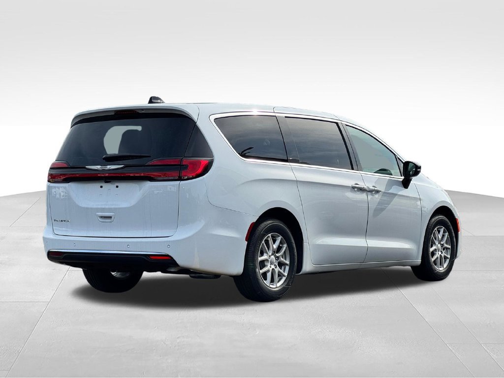 New 2026 Chrysler Pacifica Select FWD image 7