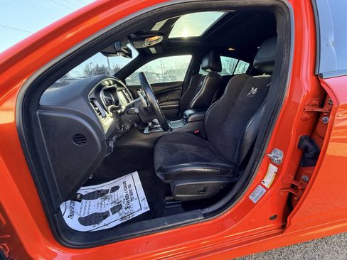 Used 2016 Dodge Charger R/T Scat Pack w/ Technology Group RWD image 40