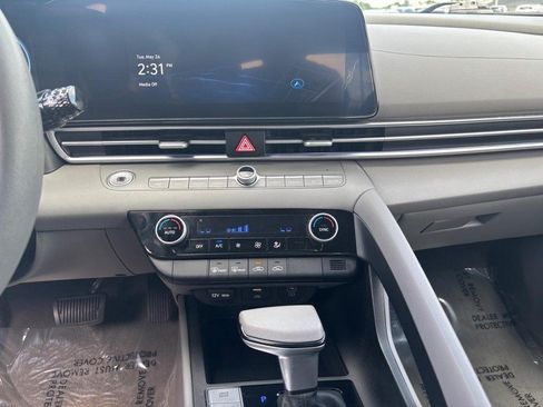 Used 2024 Hyundai Elantra SEL FWD image 13