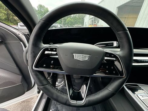 Used 2025 Cadillac Lyriq Luxury RWD image 16