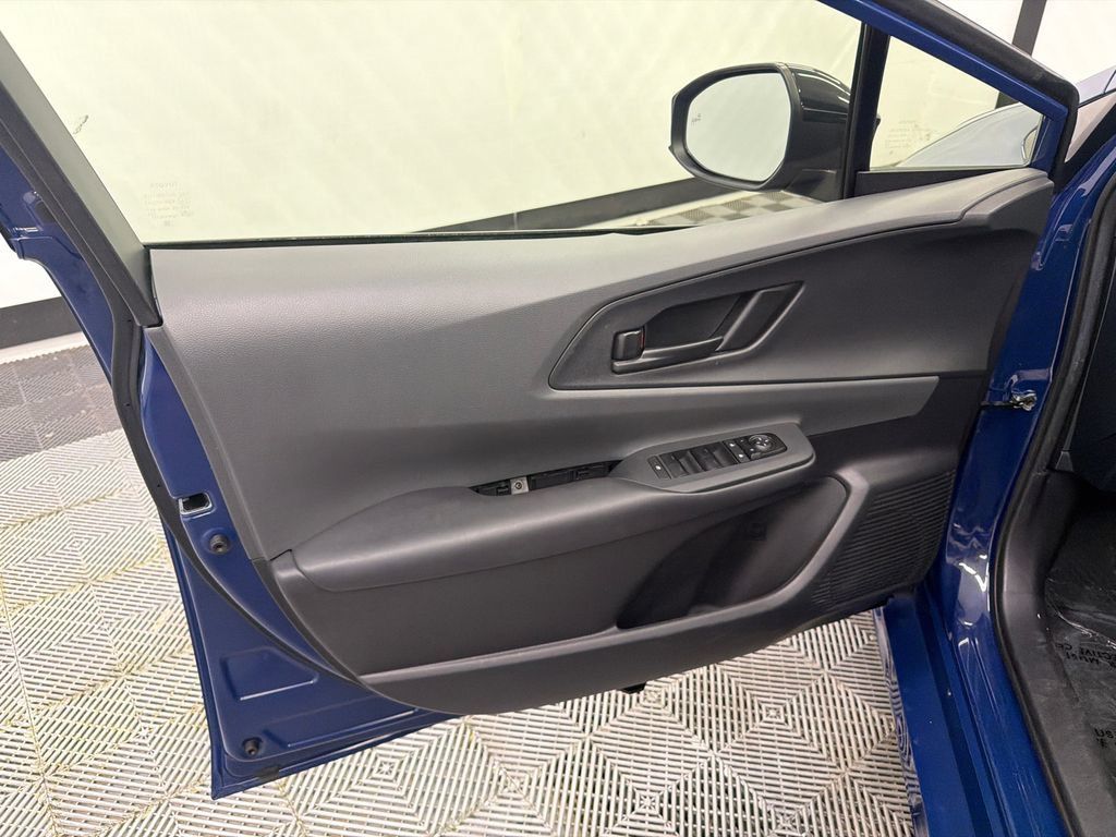 Used 2024 Toyota Prius LE FWD image 10