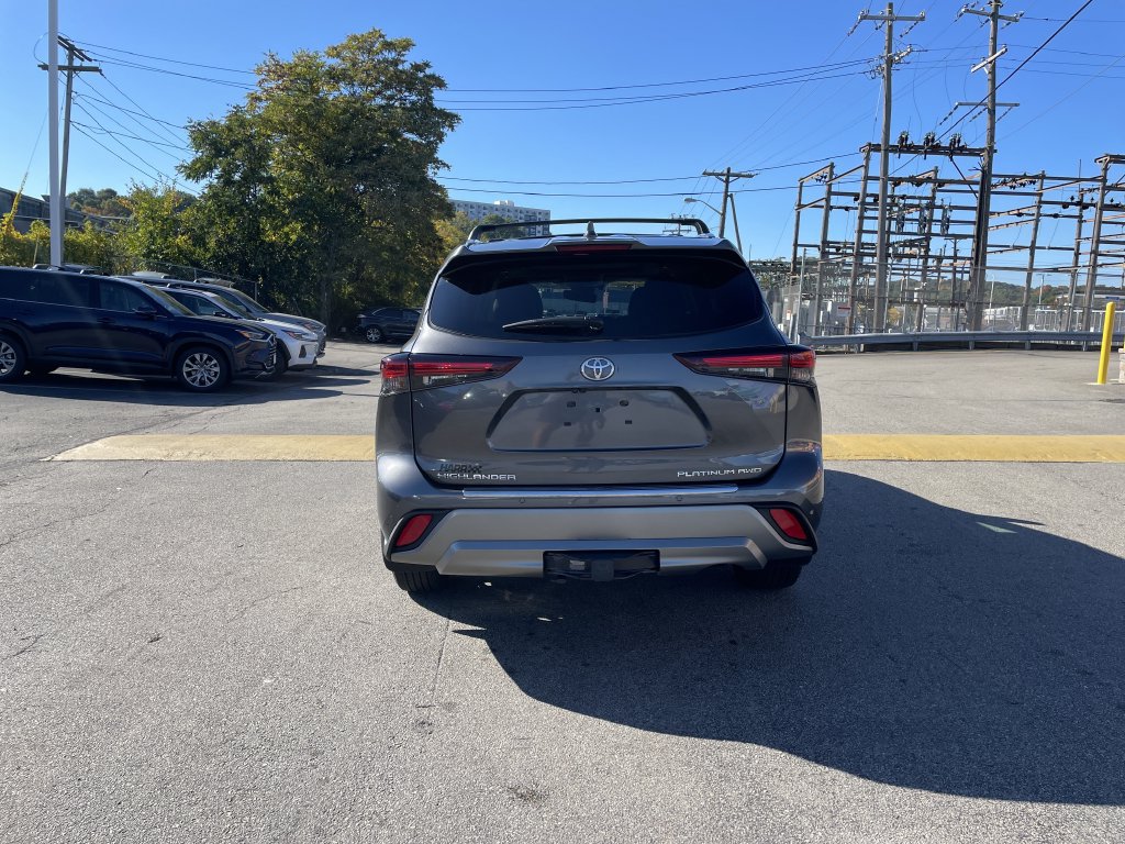 Used 2024 Toyota Highlander Platinum AWD/4WD image 4