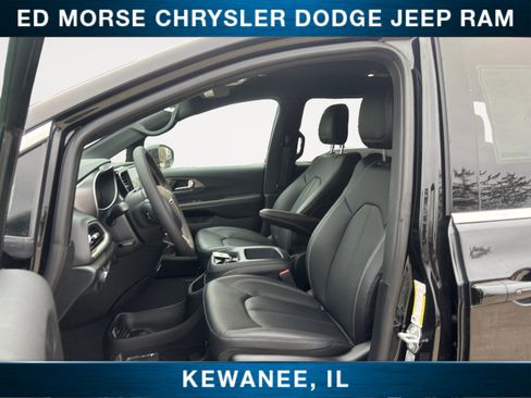 New 2026 Chrysler Voyager LX image 9