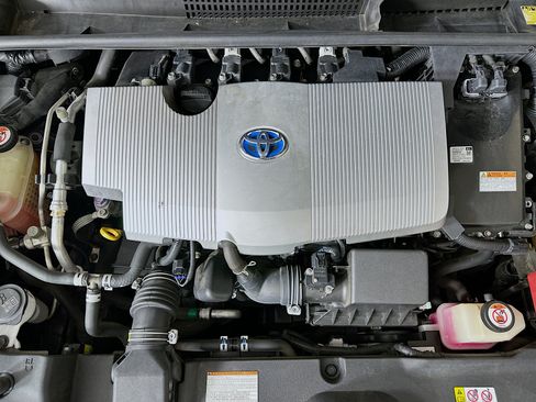 Used 2017 Toyota Prius Three FWD image 32