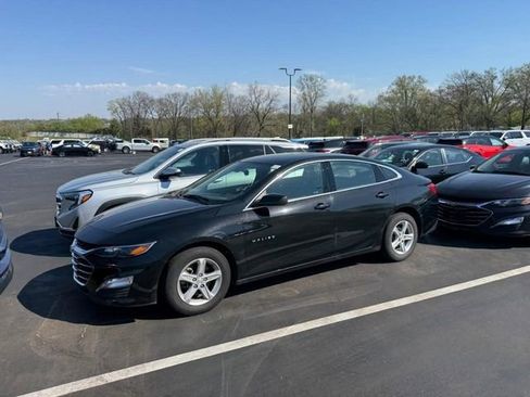 Used 2023 Chevrolet Malibu LT image 3