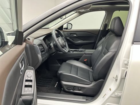 Used 2023 Nissan Rogue SV w/ SV Premium B Package AWD/4WD image 3