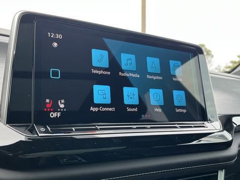 New 2026 Volkswagen Atlas Cross Sport SE image 38