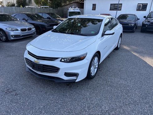 Used 2018 Chevrolet Malibu LT FWD image 2