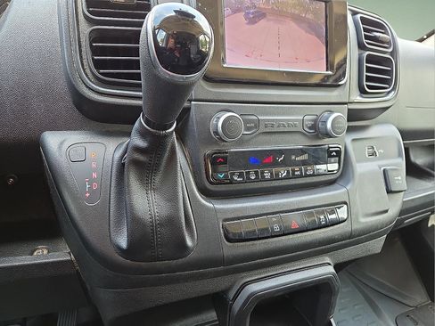Used 2025 RAM ProMaster 2500 w/ Convenience Group FWD image 17