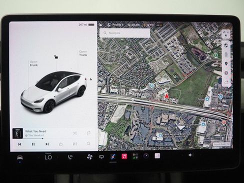 Used 2021 Tesla Model Y Long Range AWD/4WD image 24