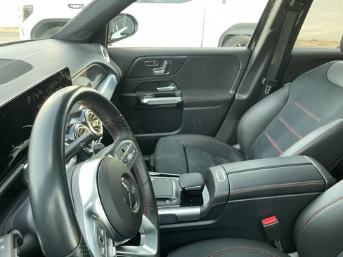 Used 2022 Mercedes-Benz GLB 250 image 11