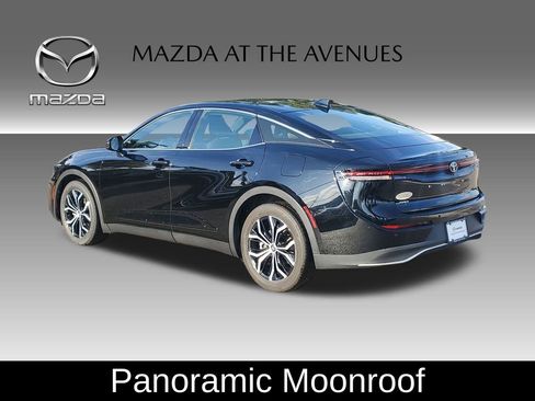 Used 2023 Toyota Crown Limited image 5