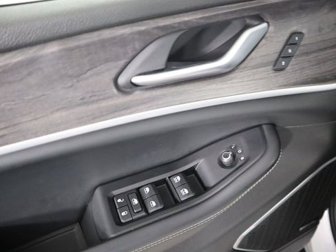 Used 2024 Jeep Grand Cherokee L Limited image 24