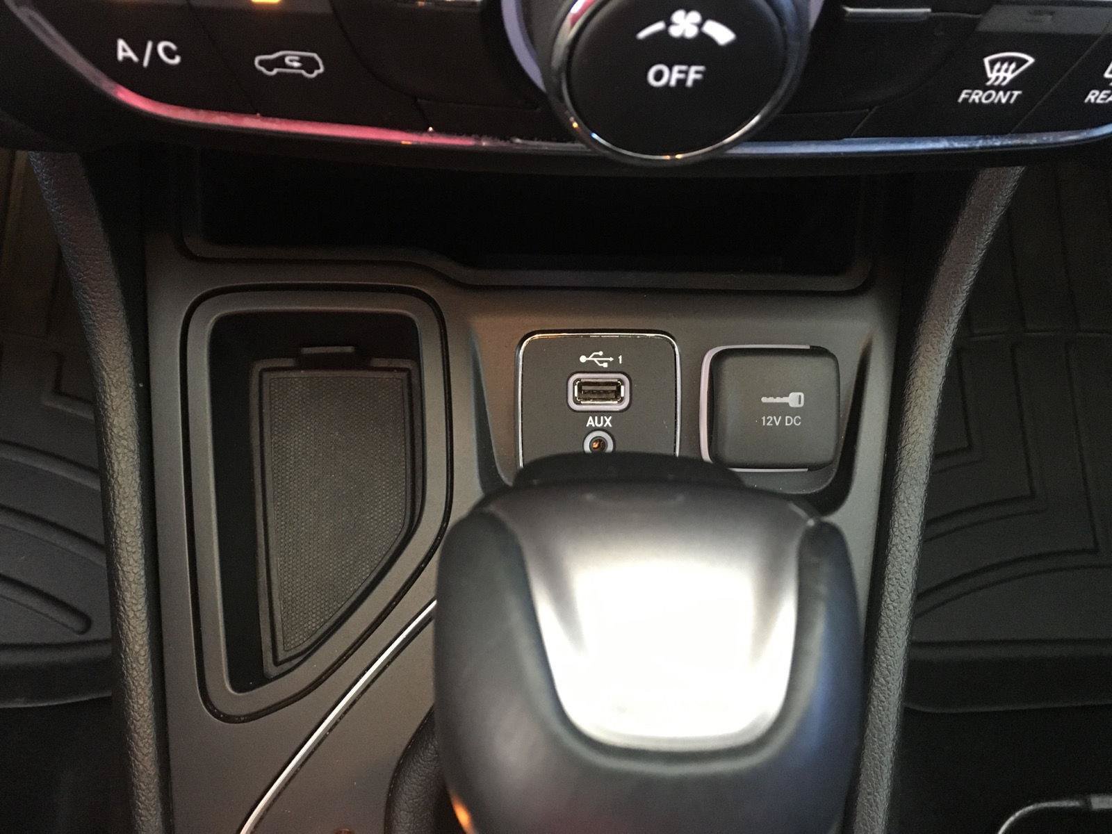 Used 2019 Jeep Cherokee Latitude Plus FWD image 29