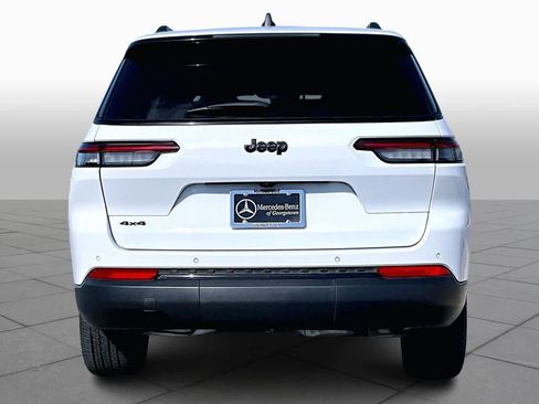 Used 2024 Jeep Grand Cherokee L Laredo image 4