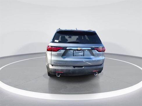 Used 2023 Chevrolet Traverse LT w/ Rear Camera Mirror Package image 7