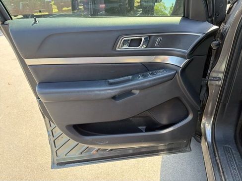 Used 2018 Ford Explorer XLT AWD/4WD image 14