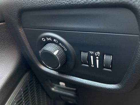 Used 2025 Jeep Grand Cherokee L Altitude image 18