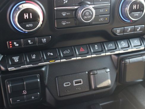 Used 2022 Chevrolet Silverado 2500 LTZ w/ Z71 Chrome Sport Edition image 30