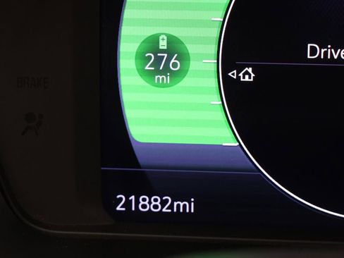 Used 2023 Chevrolet Bolt EUV LT w/ Comfort Package image 17