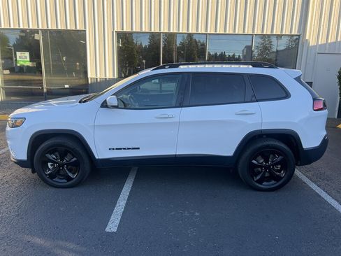 Used 2020 Jeep Cherokee Latitude Plus AWD/4WD image 2