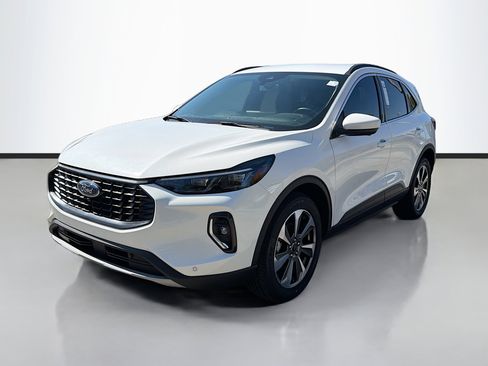 Used 2023 Ford Escape Platinum image 7