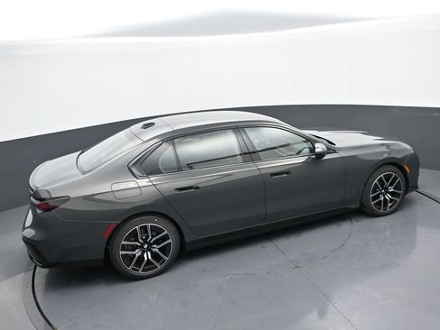 New 2026 BMW 750e xDrive image 38