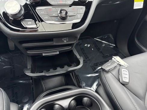 New 2026 Chrysler Pacifica Select image 29