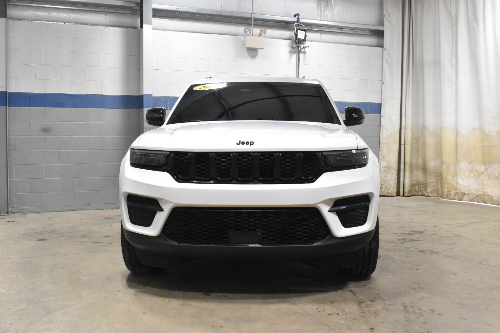 Used 2024 Jeep Grand Cherokee Altitude AWD/4WD image 26