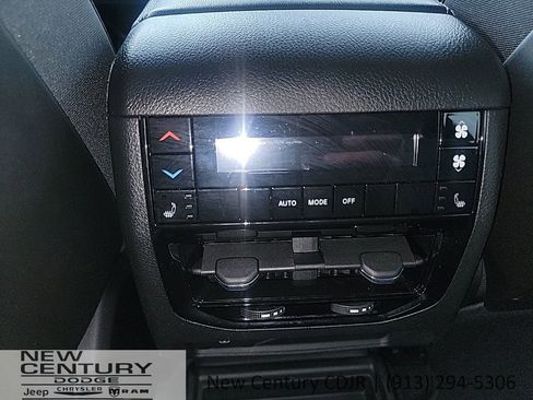 Used 2025 Jeep Grand Cherokee L Limited image 18