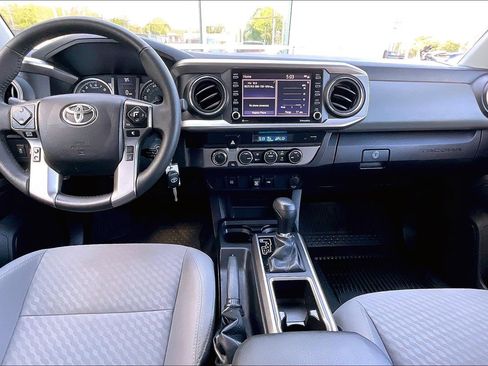 Used 2022 Toyota Tacoma SR5 AWD/4WD image 14