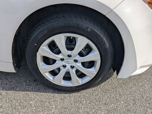 Used 2022 Toyota Corolla LE image 11