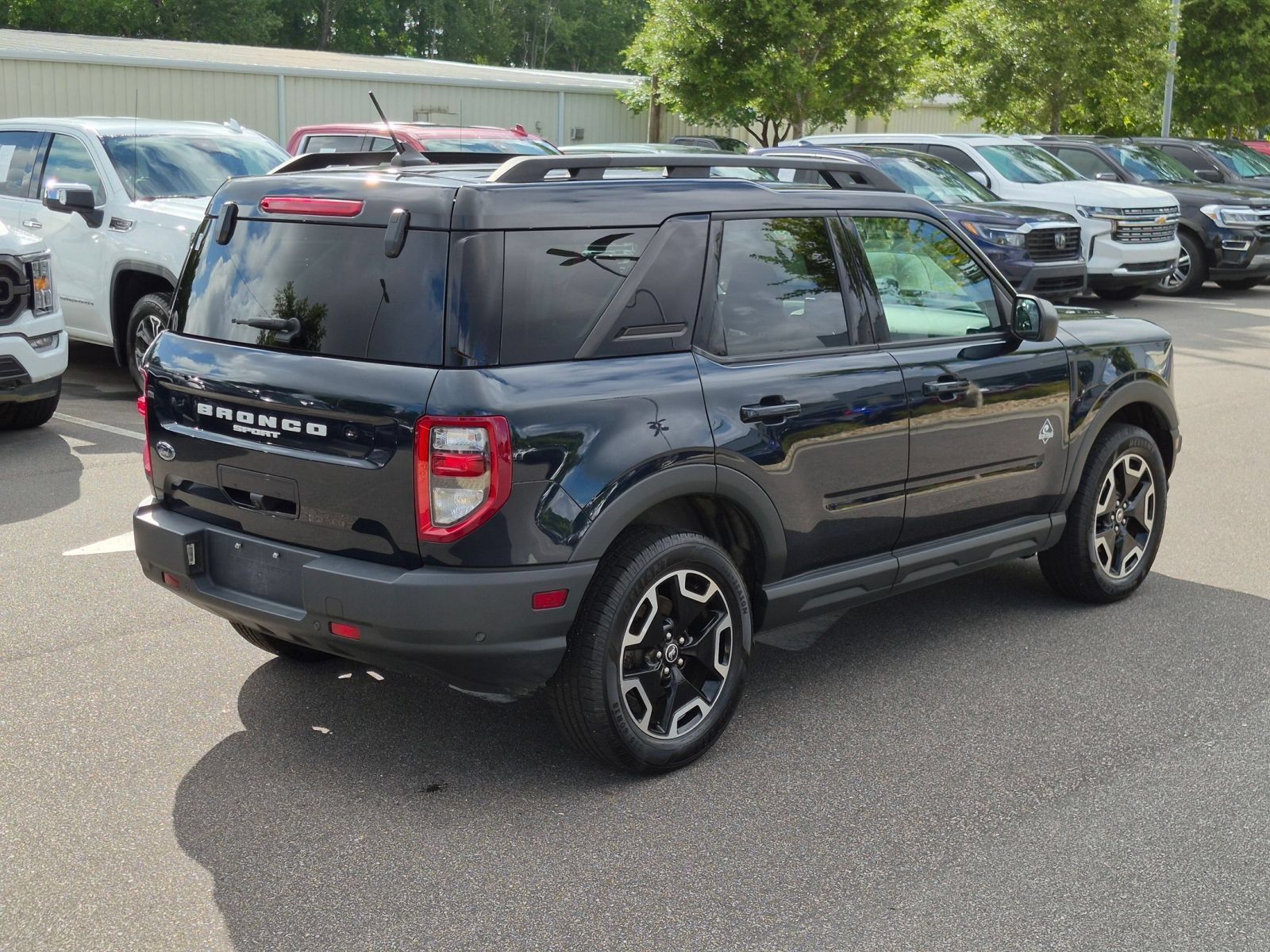 Used 2022 Ford Bronco Sport Outer Banks w/ Tech Package AWD/4WD image 3