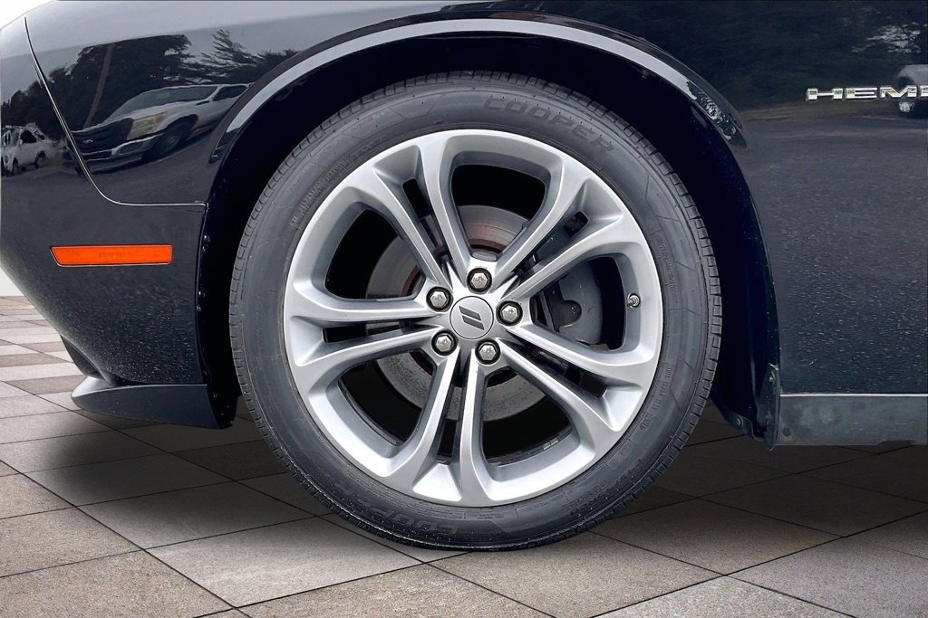 Used 2022 Dodge Challenger R/T RWD image 9
