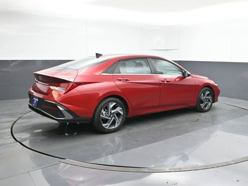 Used 2025 Hyundai Elantra SEL image 5