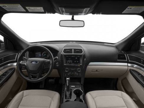 Used 2017 Ford Explorer XLT w/ Equipment Group 202A FWD image 8