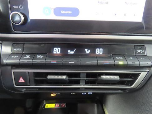 Used 2025 Toyota Camry LE FWD image 27