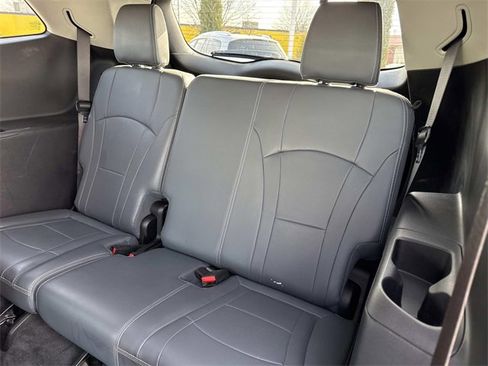 Used 2021 Buick Enclave Essence w/ Sport Touring Edition image 17