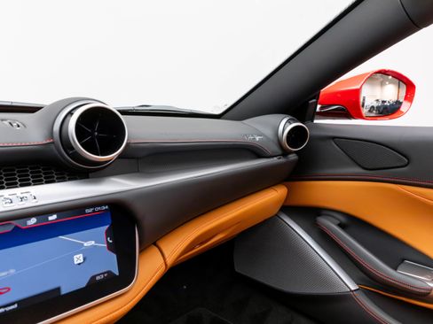 Used 2019 Ferrari Portofino image 34