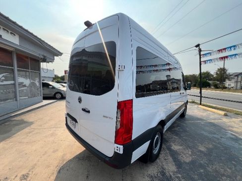 Used 2025 Mercedes-Benz Sprinter 2500 image 5